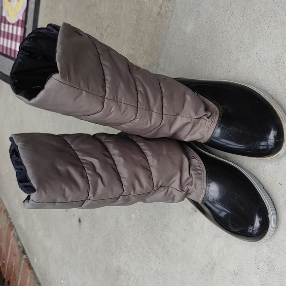 Ladies rain/snow boots, black & grey, fleece lined foot, sz 8, Velcro close - Picture 1 of 10